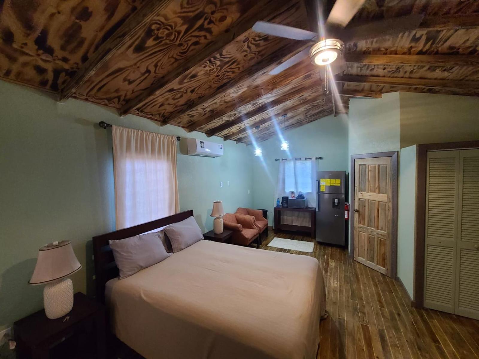 Tuquil-Ha Bed & Breakfast Ladyville Екстериор снимка